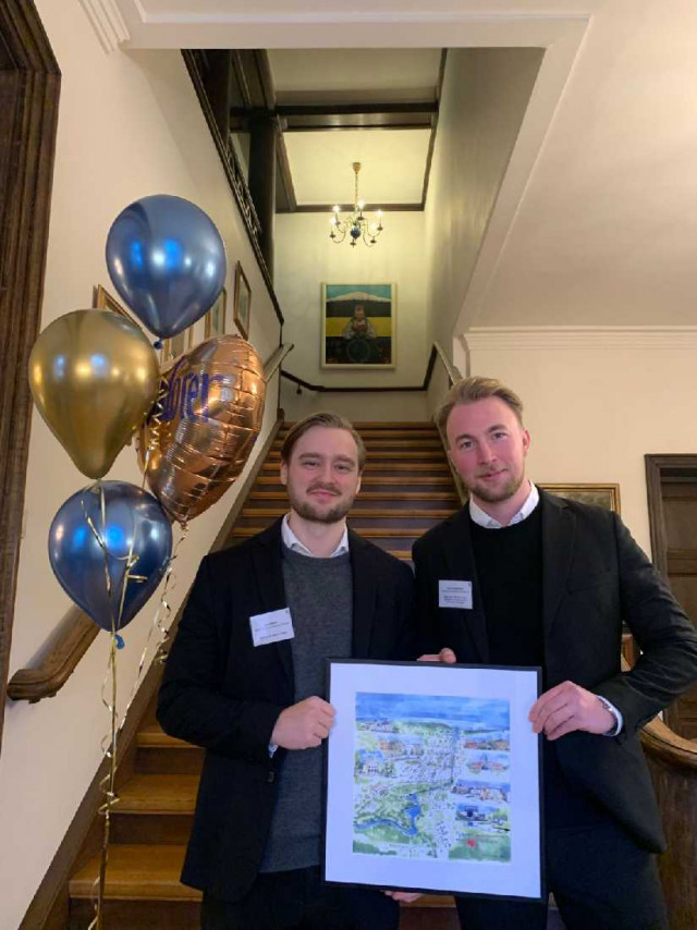Jakob Westerlund och Linus Nielsen mottog diplom på slottet för lyckade evenemang